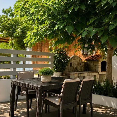 Sandi's House * Paralia Sikias